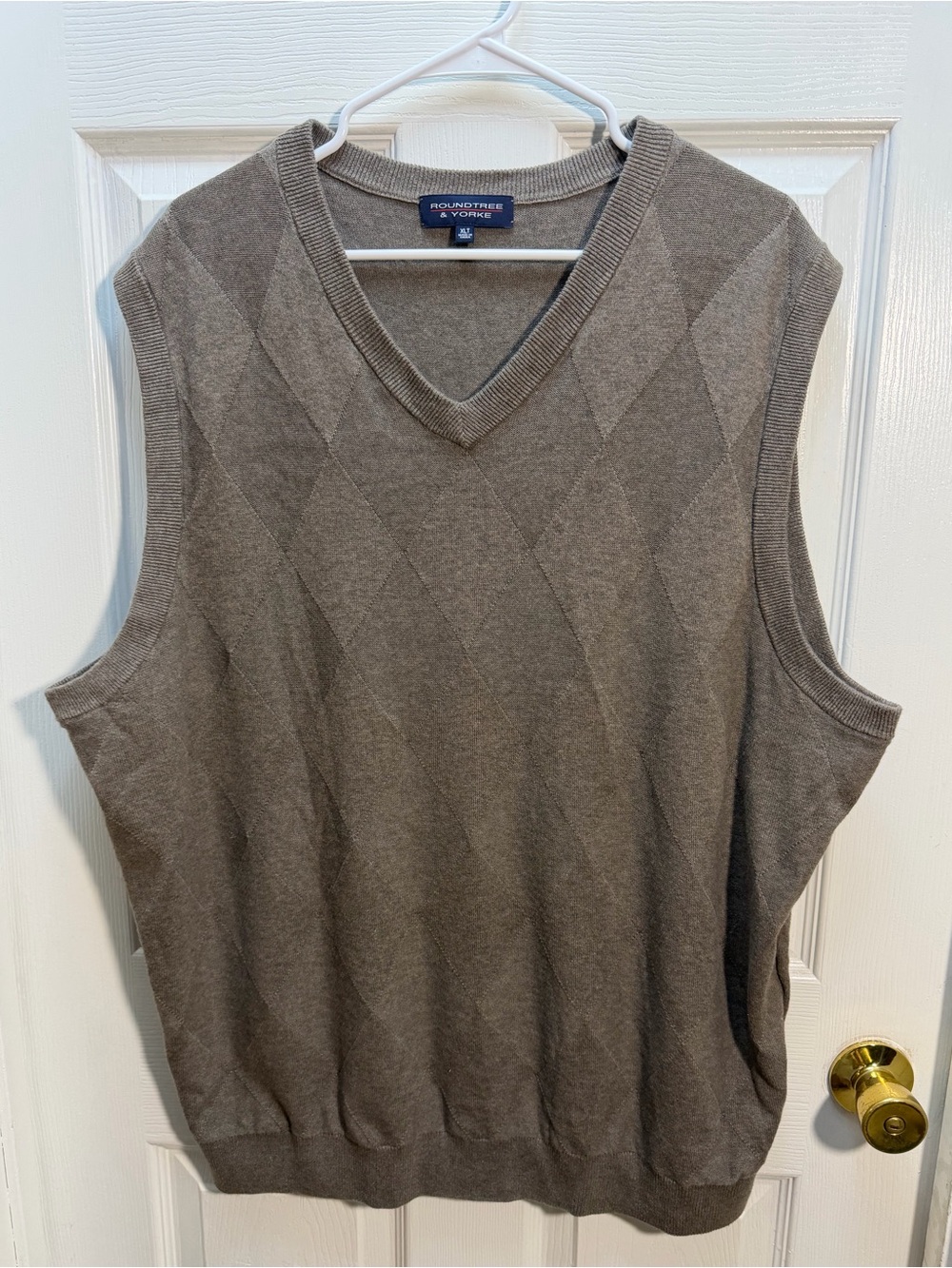 Roundtree & Yorke Taupe Brown V-Neck Argyle Sweater Vest